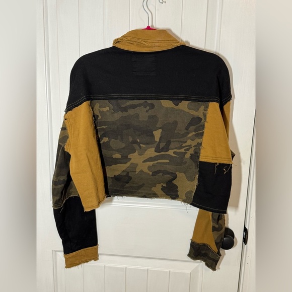 American Bazi - Cropped Patch Camo Jacket - Picture 5 of 7